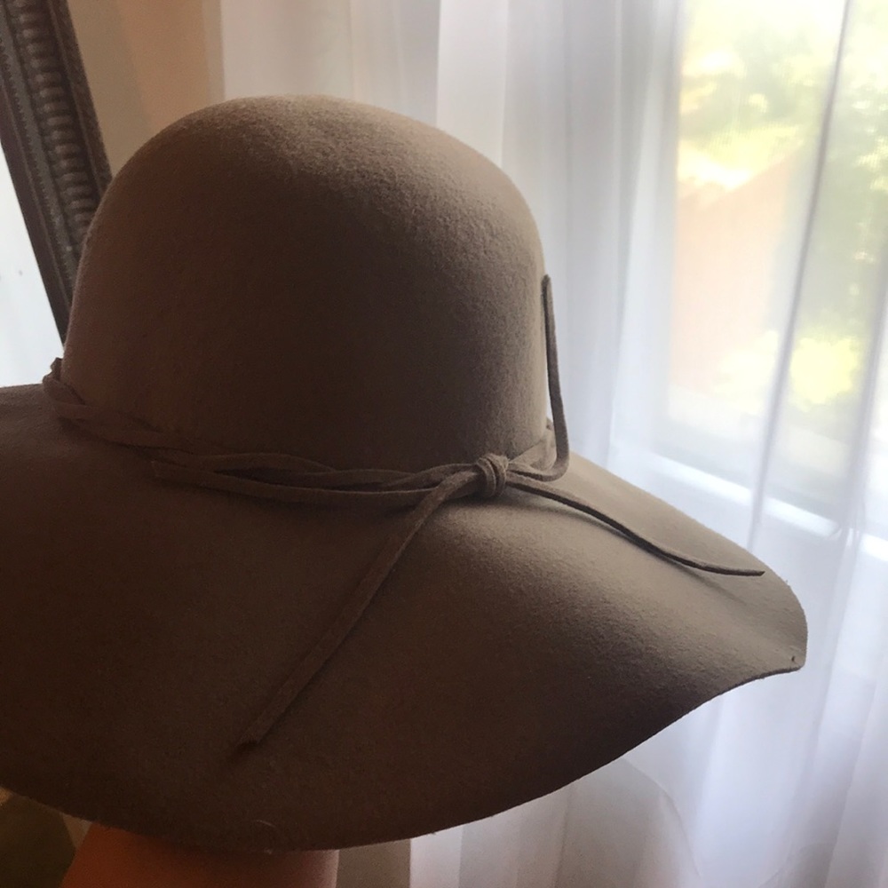 Taupe hat